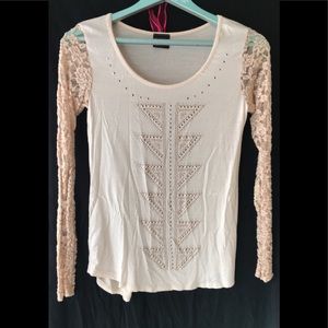 Nude lace long sleeve buckle top